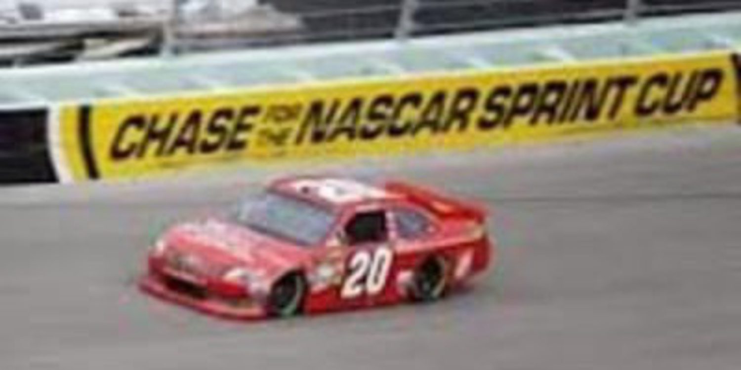 Joey Logano consigue la pole de la Sprint Cup en Miami
