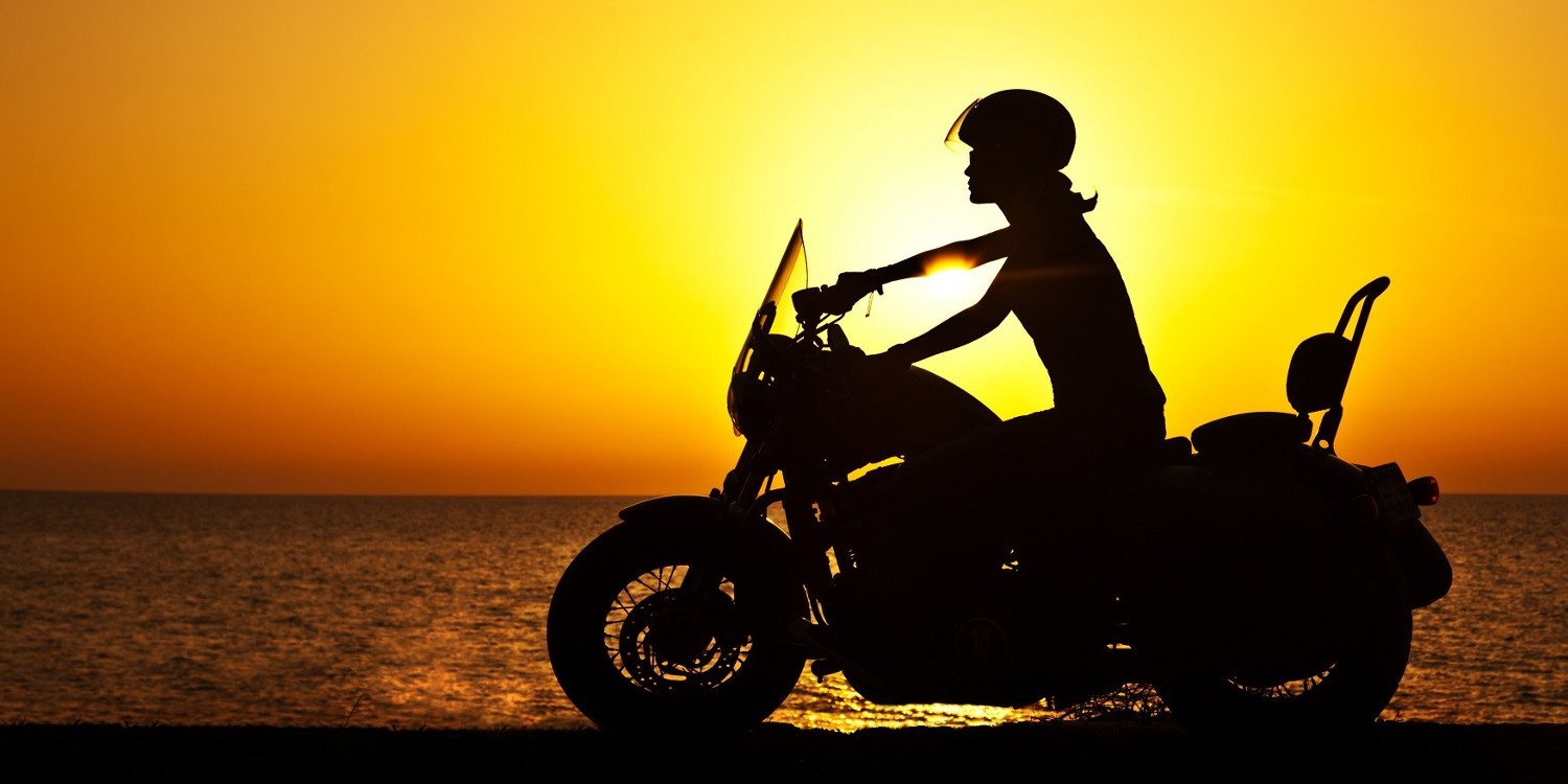 Disfrute al viajar en moto en pleno verano