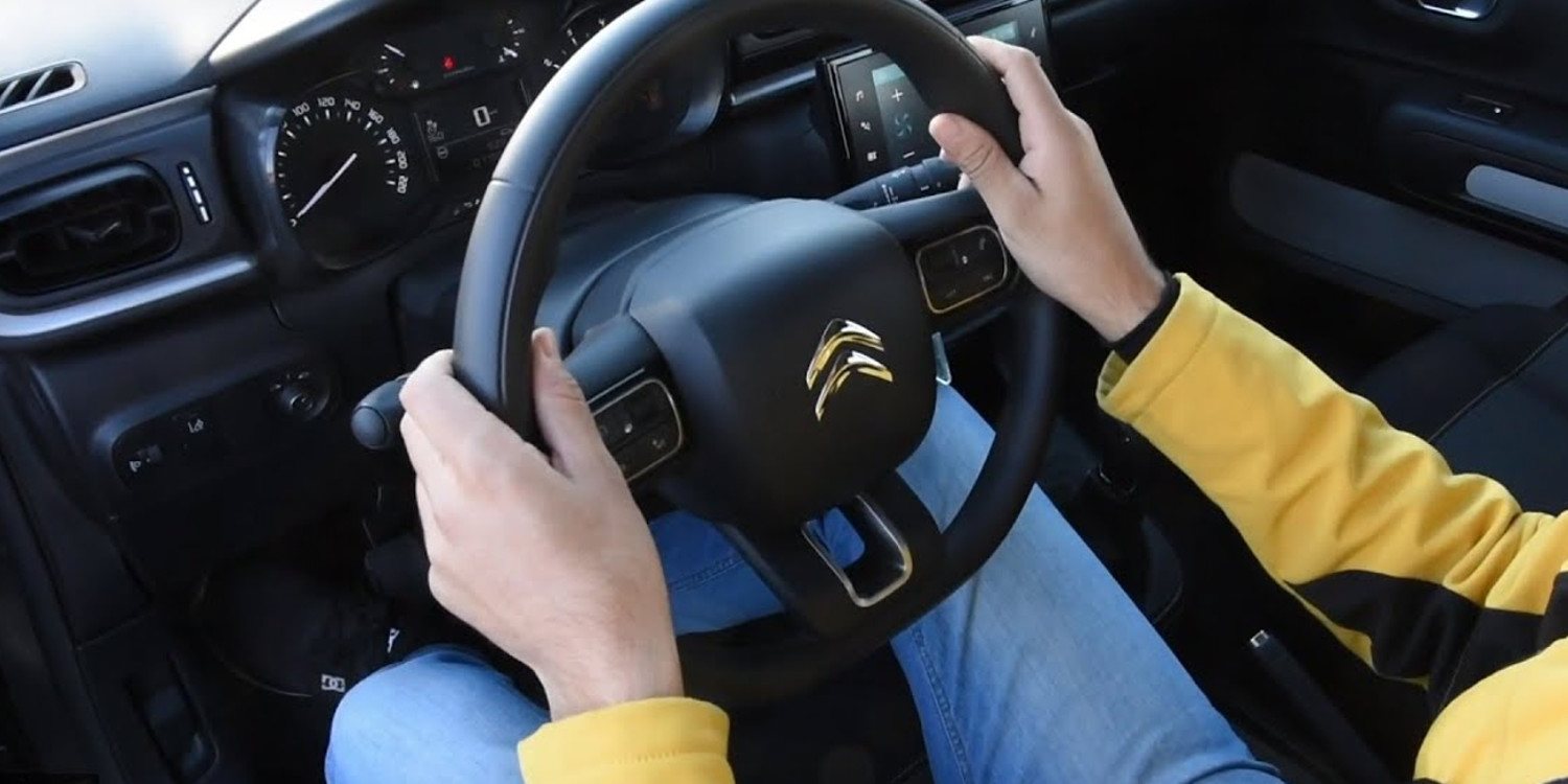 La ergonomía y postura de las manos en la conducción