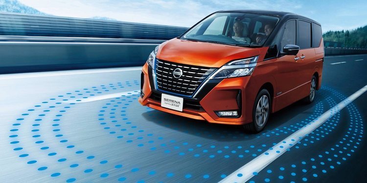 La Nissan Serena recibe actualización