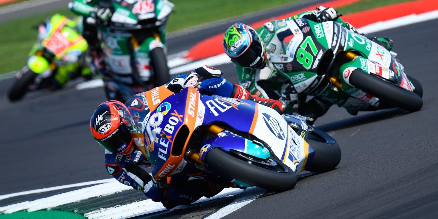 Augusto Fernández gana en Silverstone con error de Alex Márquez