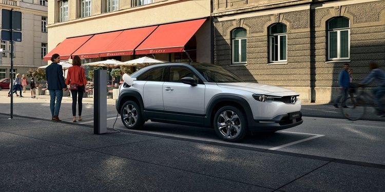 Mazda presentó el MX-30 eléctrico