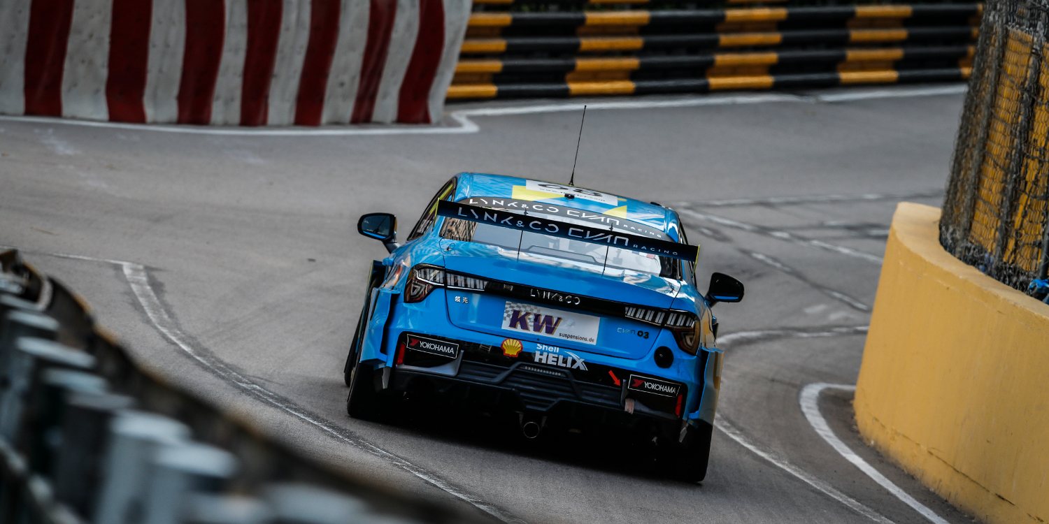 Yvan Müller se impone a Michelisz y logra la pole para la primera carrera de Macao