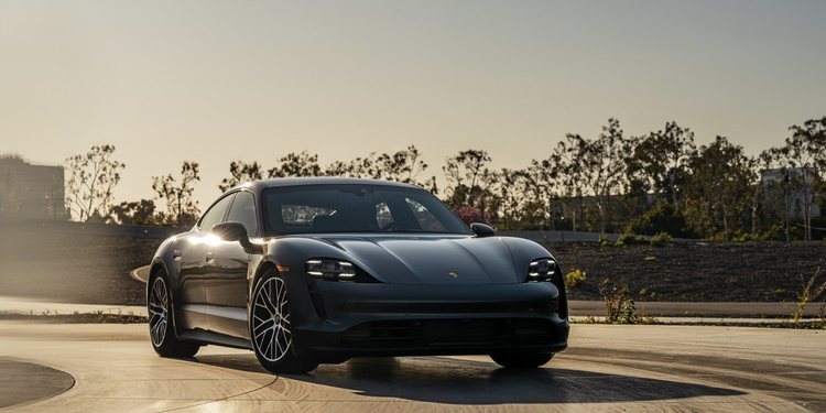 Porsche presentó un renovado Taycan 2021