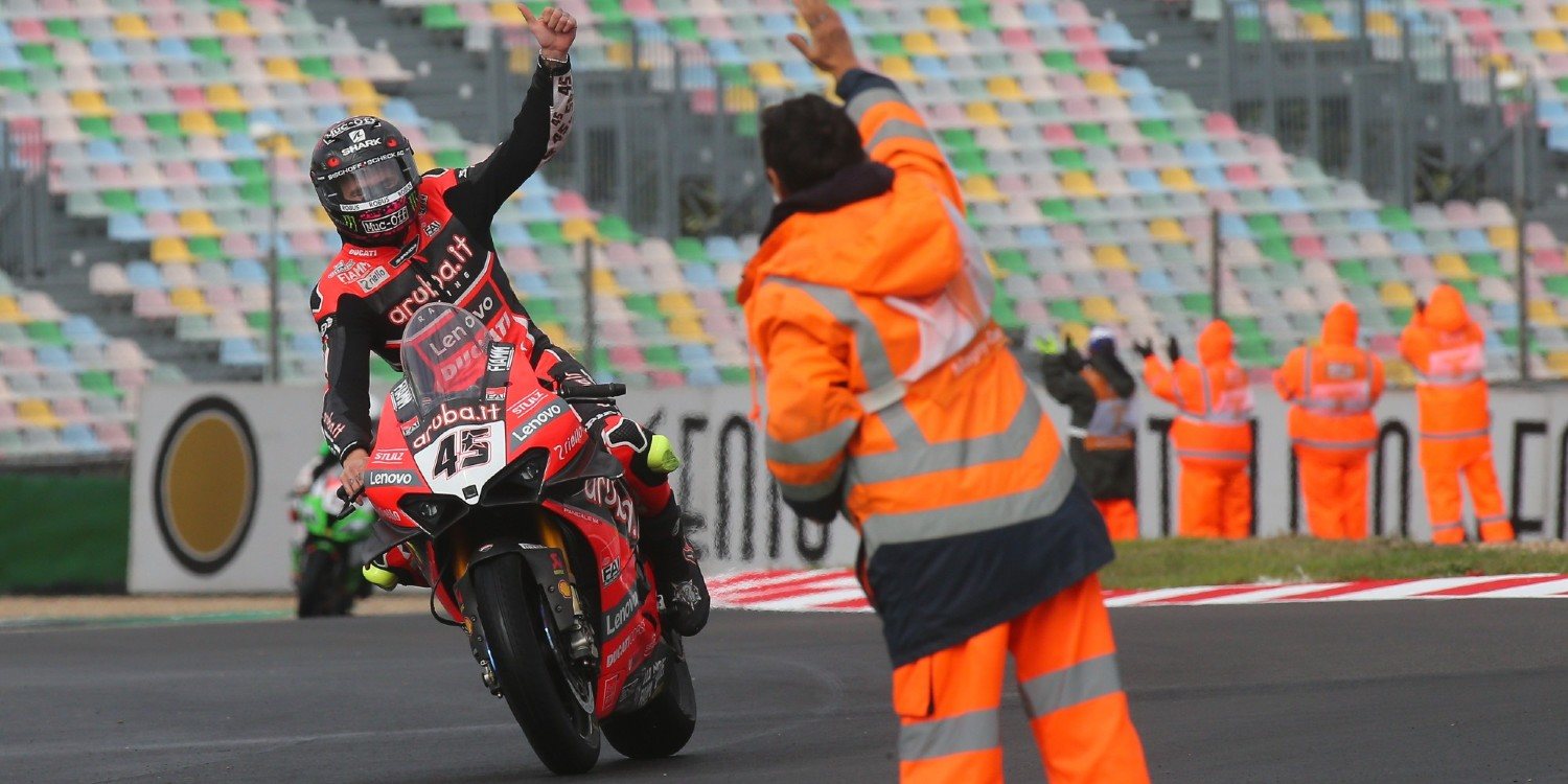 Redding retrasa el título de Rea ganando en Magny Cours