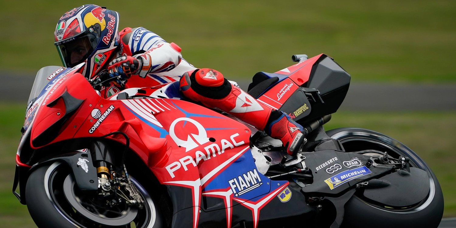 Los protagonistas del primer día de entrenos en Le Mans al habla