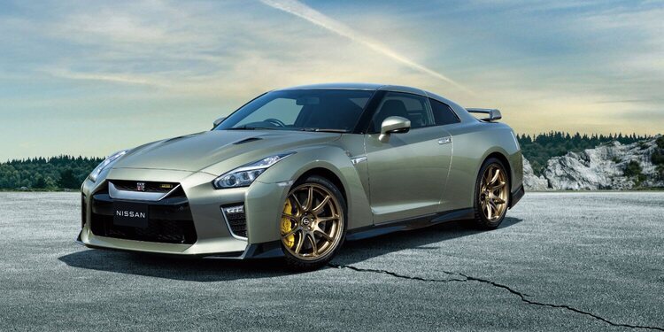 Nissan actualiza la serie GT-R 2022