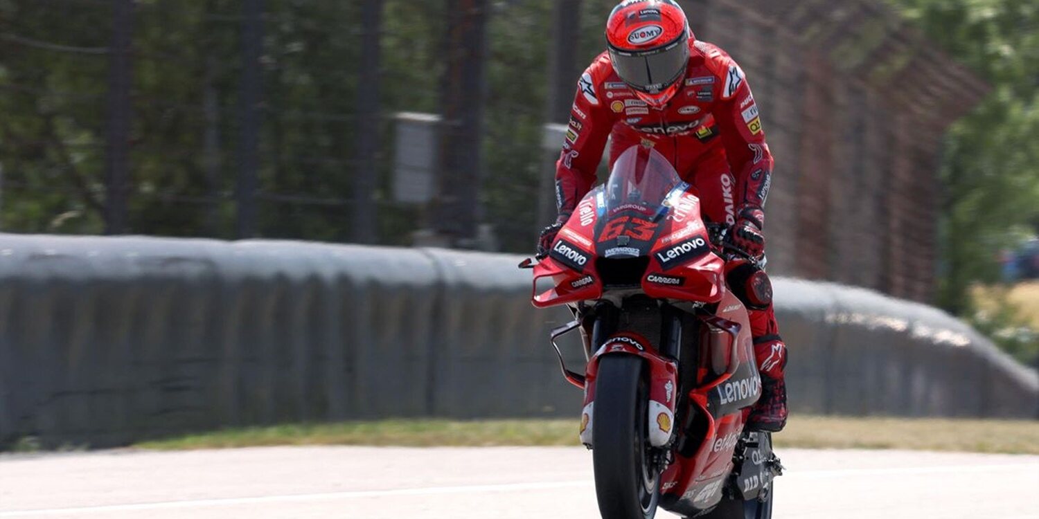 Un Bagnaia de récord domina con triplete de Ducati