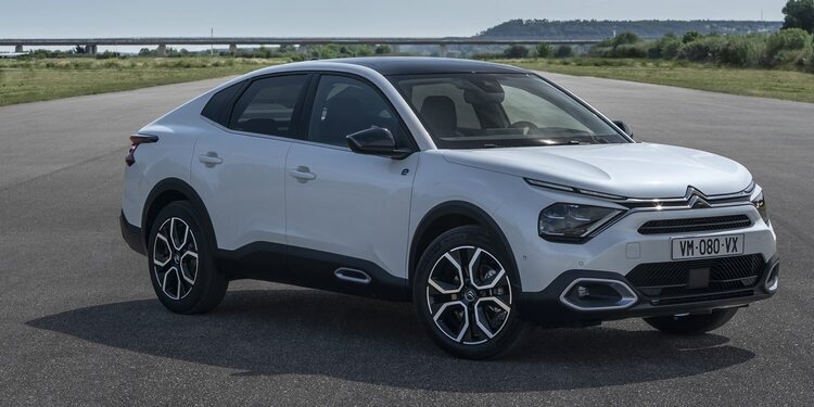Citroen soprende y presentan los nuevos E-c4 y C4 X