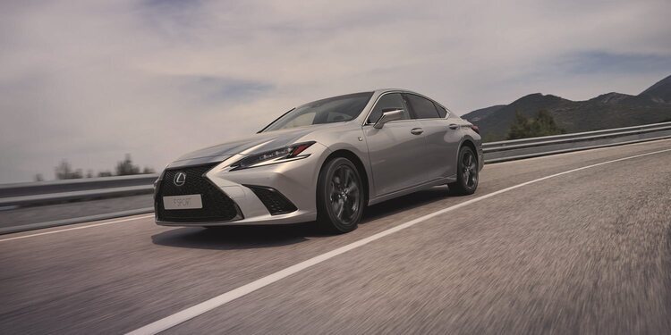 Nuevo Lexus 300 h 2023 se renueva por completo