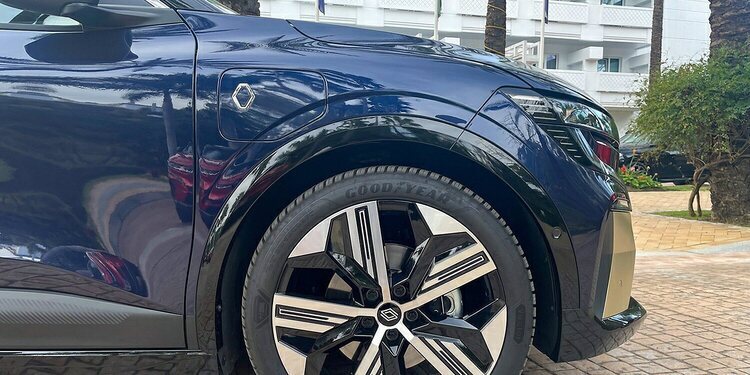Renault se alía con Goodyear con el modelo Megane e-tech electric
