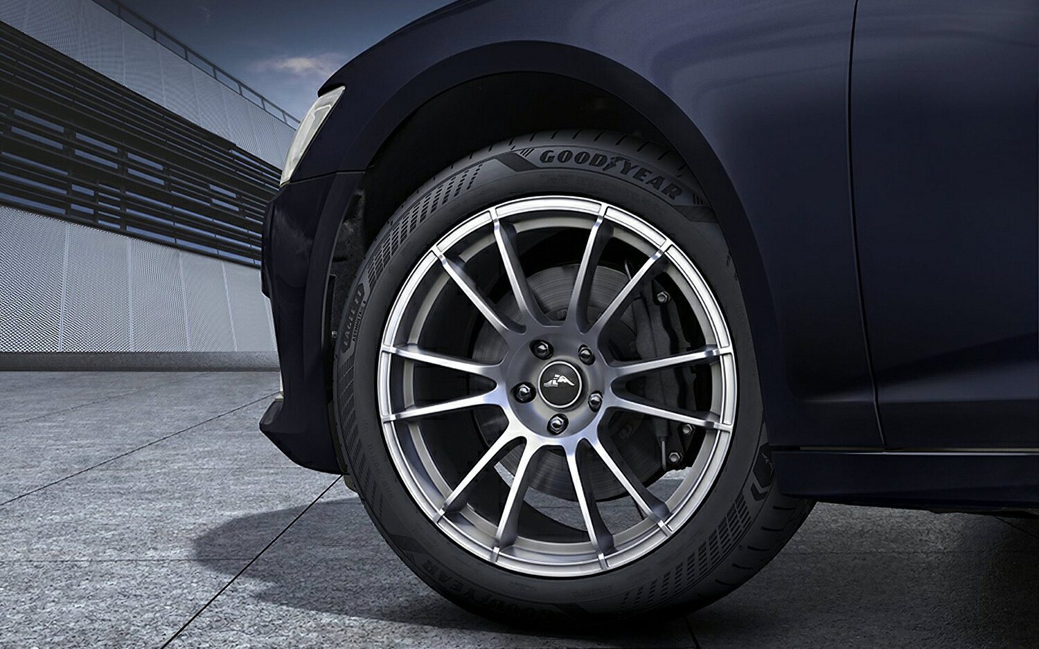 Goodyear F1 Eagle Asymetric 6, un neumático de competición para la carretera