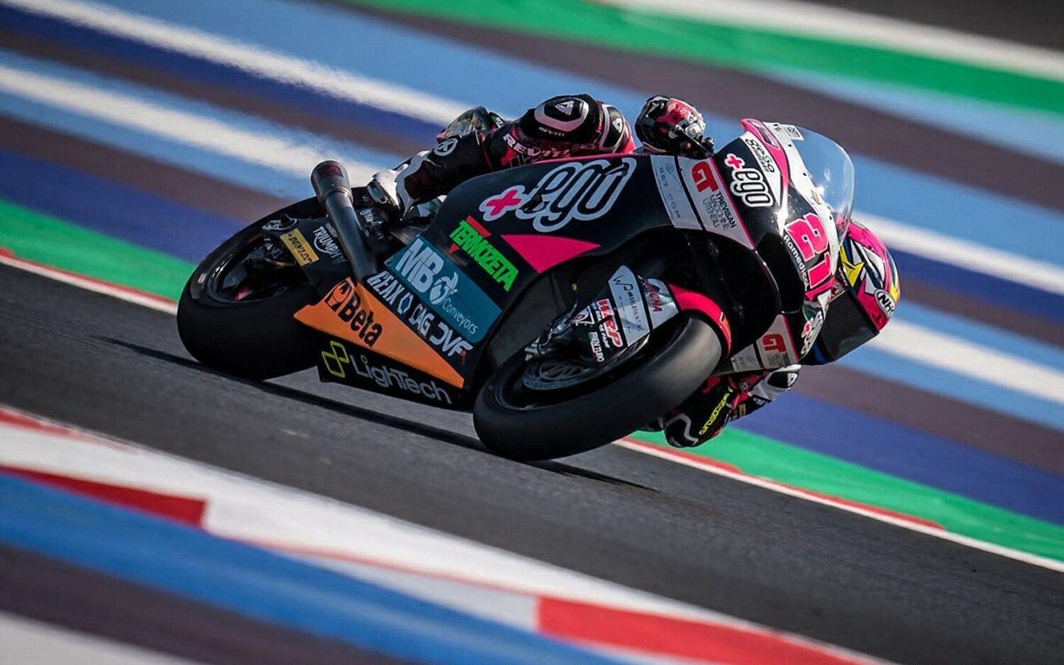 Primer triunfo de Alonso López con triplete español