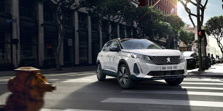 Peugeot aumenta su dominio eléctrico en agosto