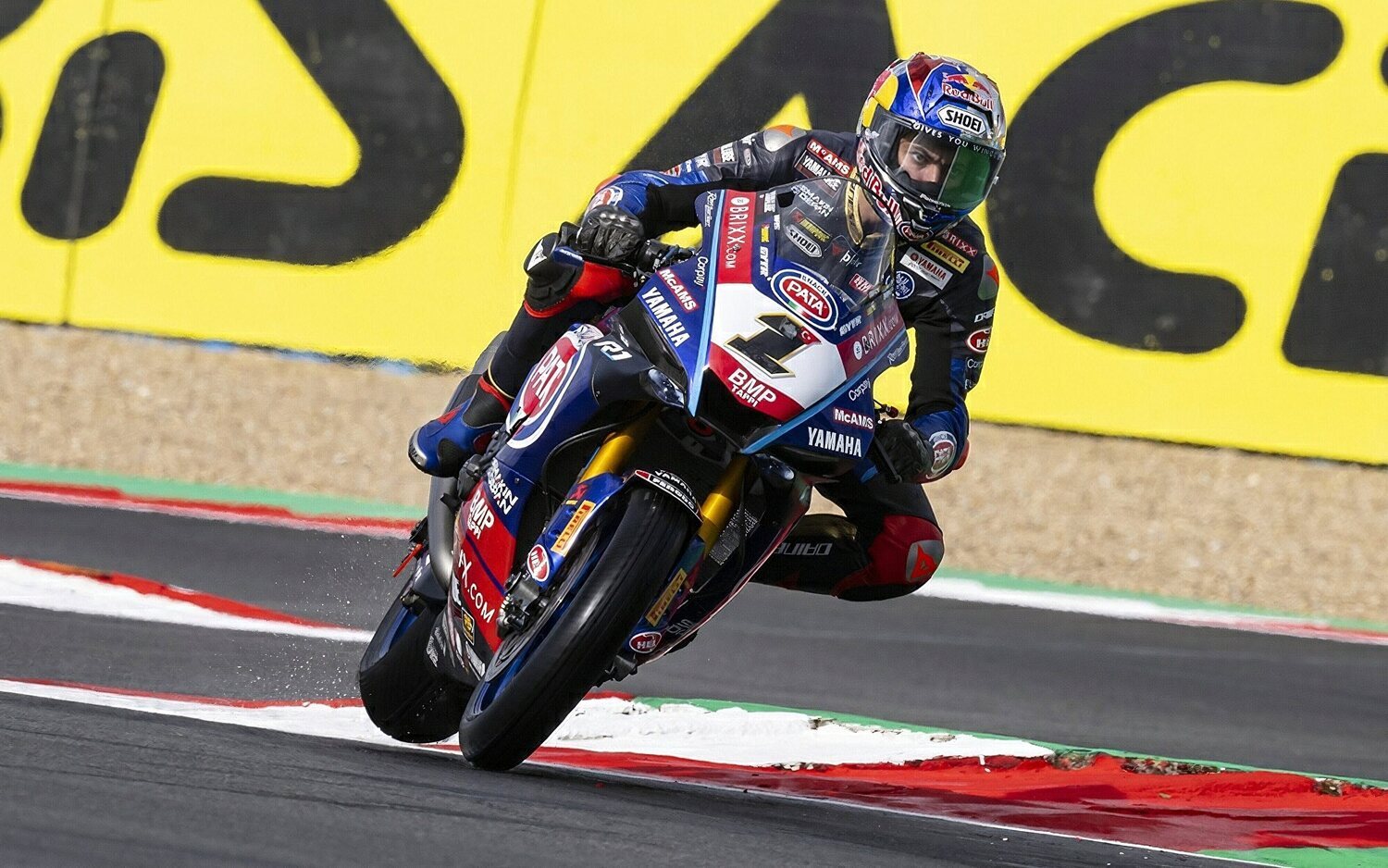 FP3 Magny-Cours: Domino de Razgatlioglu con caída de Rea