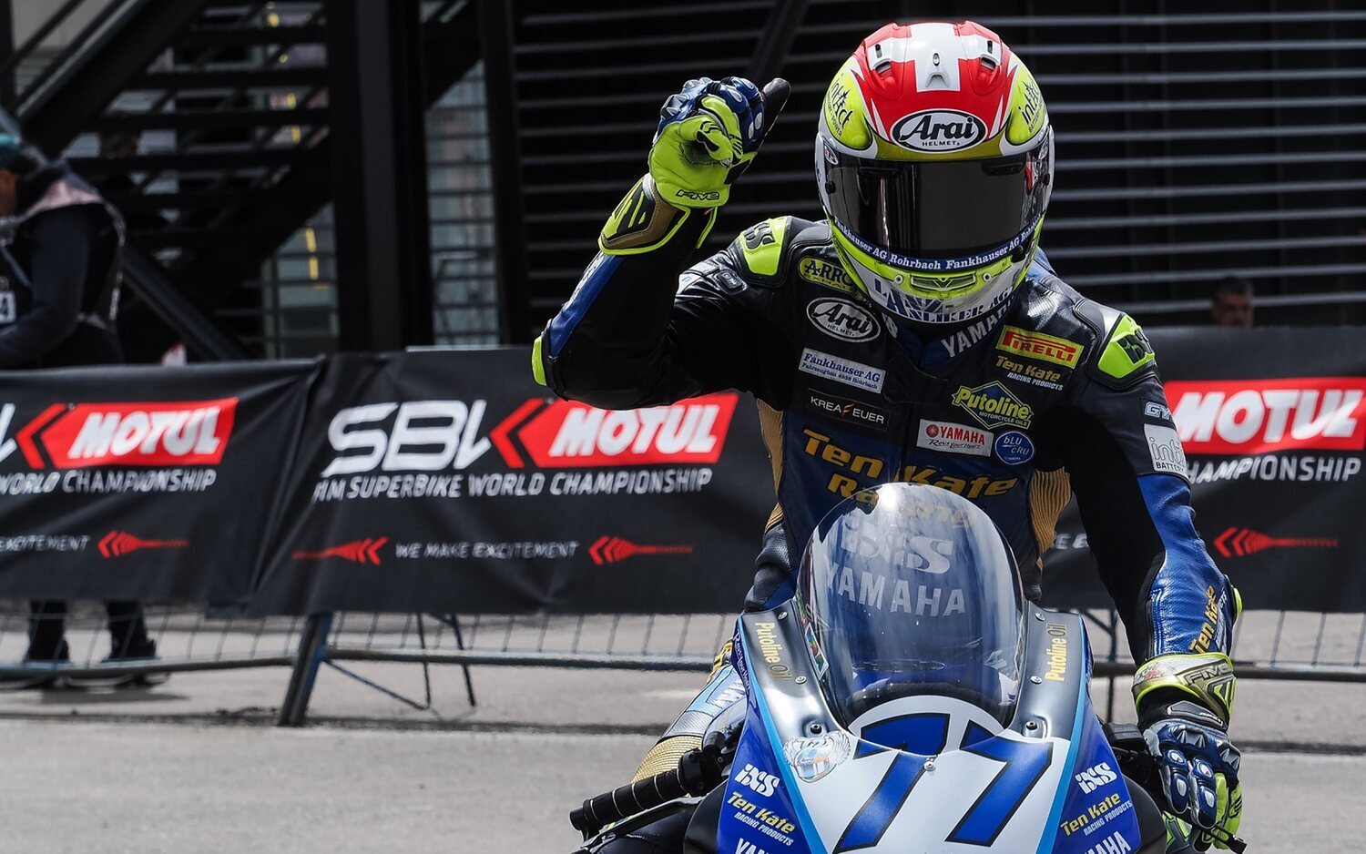 Aegerter logra la séptima pole de la temporada con récord