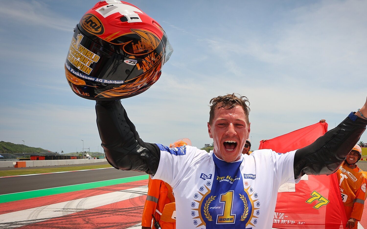 Niki Tuuli sube a lo más alto del podio, Aegerter sentencia el título