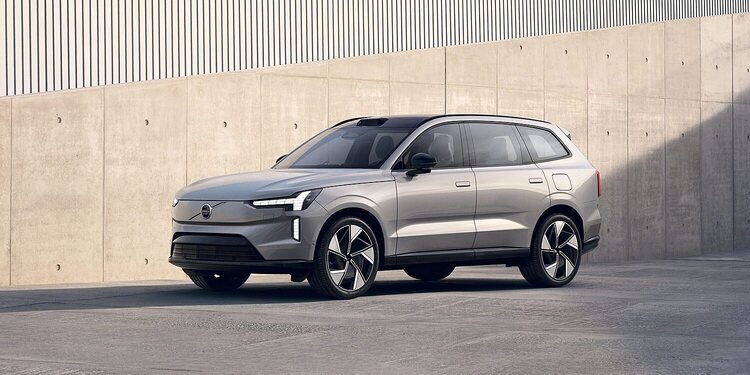 Volvo presenta el EX90