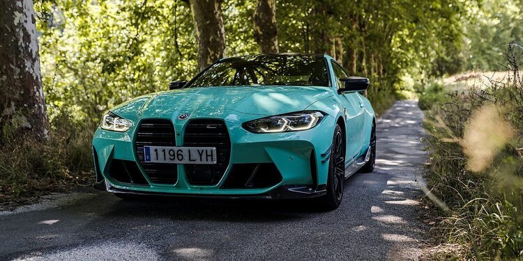 BMW patenta el coche eléctrico con placas solares