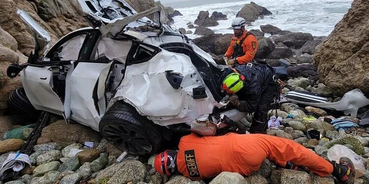 Terrorífico accidente de un Tesla sin víctimas mortales