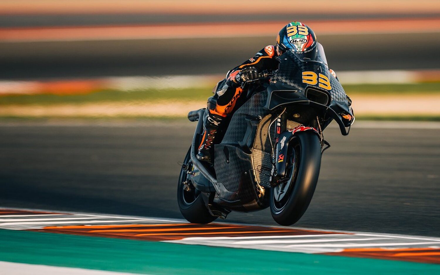 Sepang Test: KTM destaca con Espargaró y Binder pero fuera del top 10