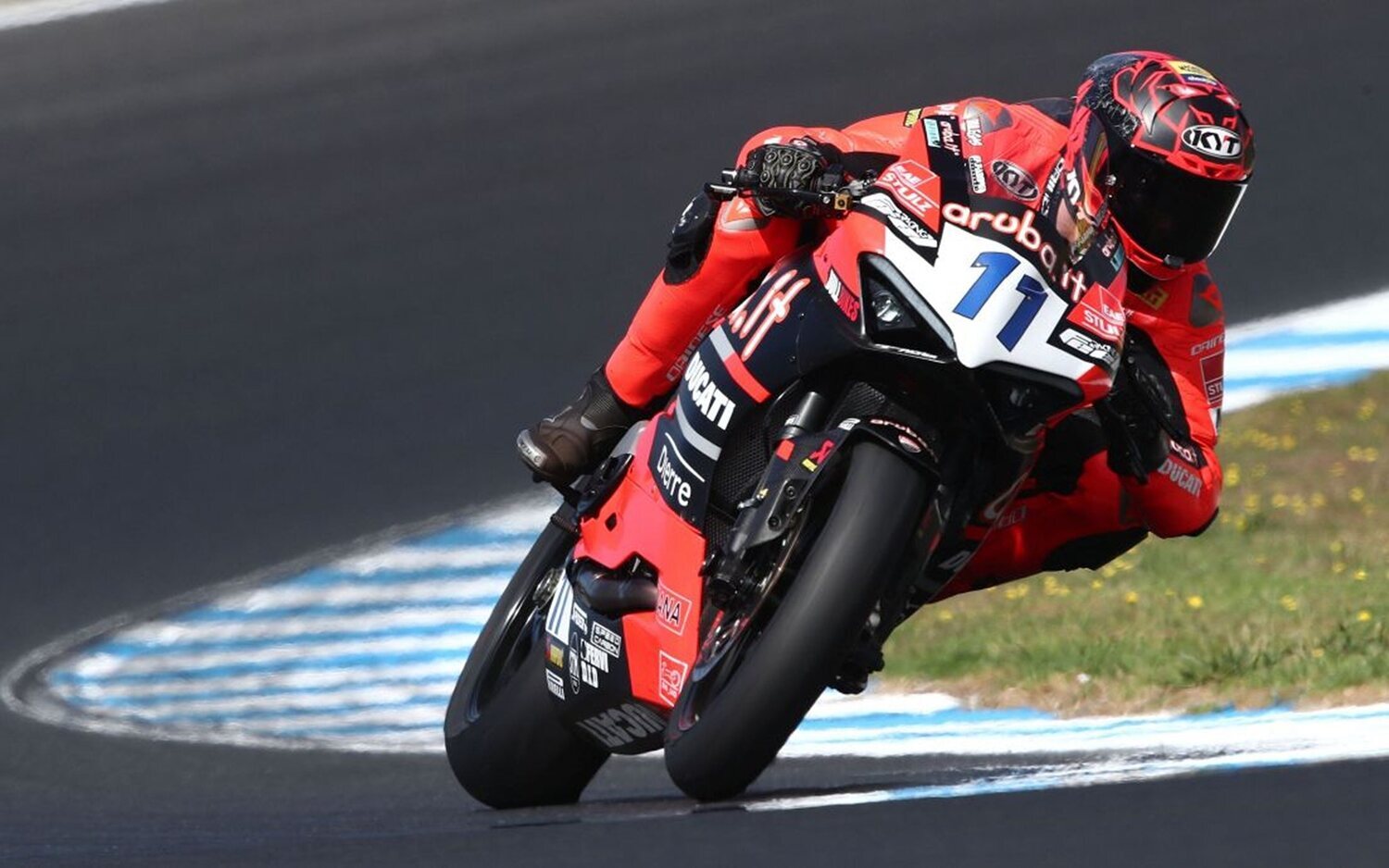 Bulega da a Ducati su primera victoria en Supersport desde 2005
