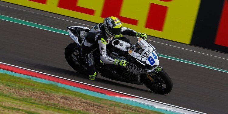 Federico Caricasulo bate a Manzi y vence la 'Race 2' en Mandalika