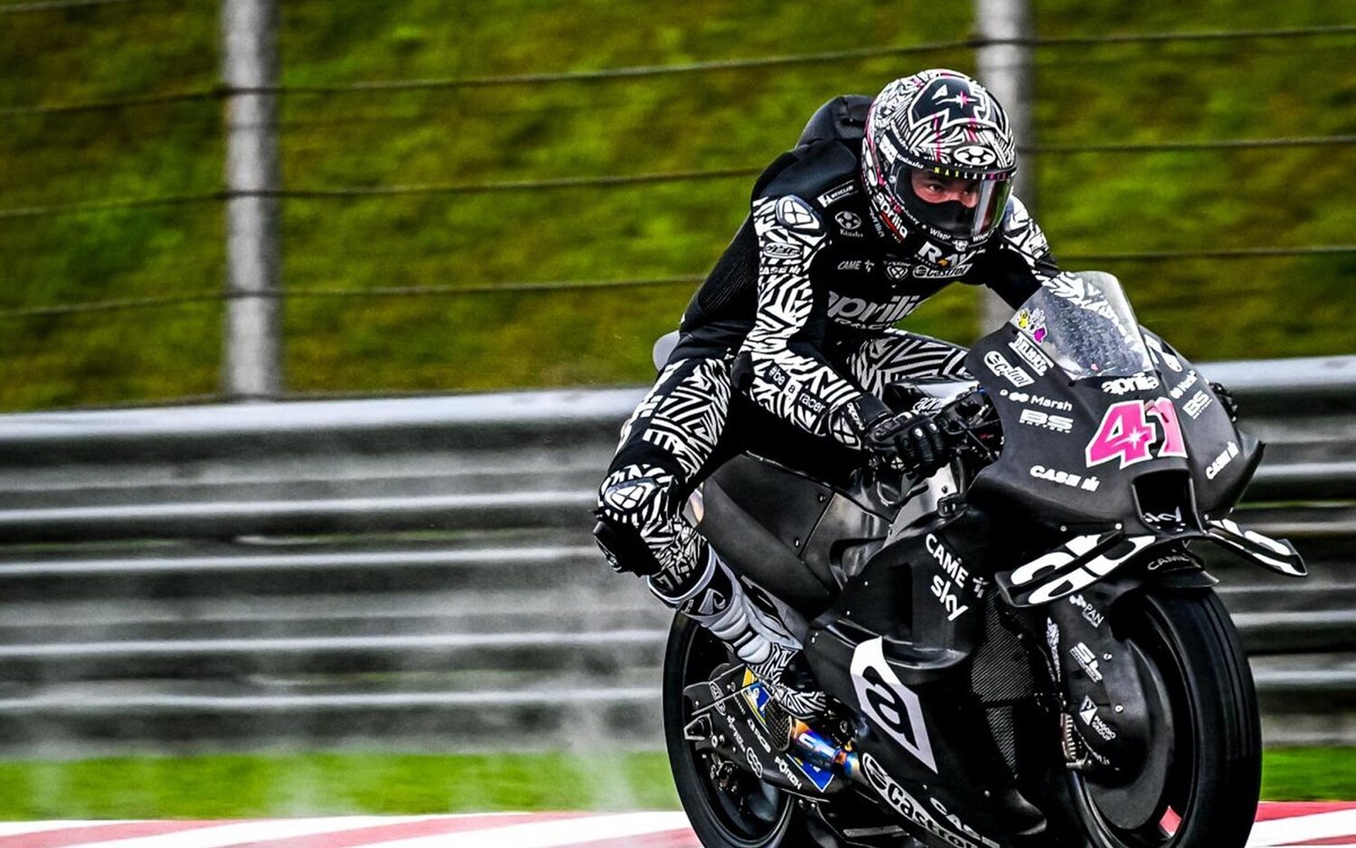 Aleix Espargaró limitado por el síndrome comartimental