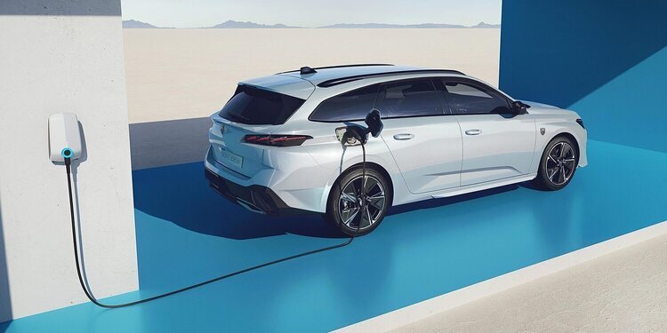 Peugeot e-308 SW, el primer compacto eléctrico familiar