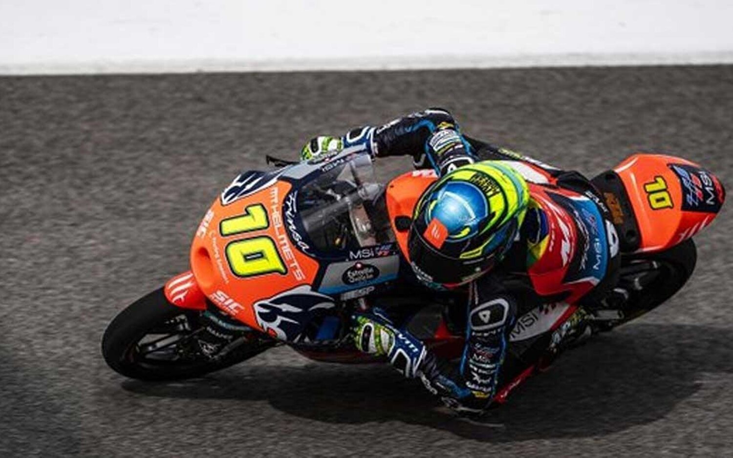 Moreira lidera la FP1 en el arranque de la temporada