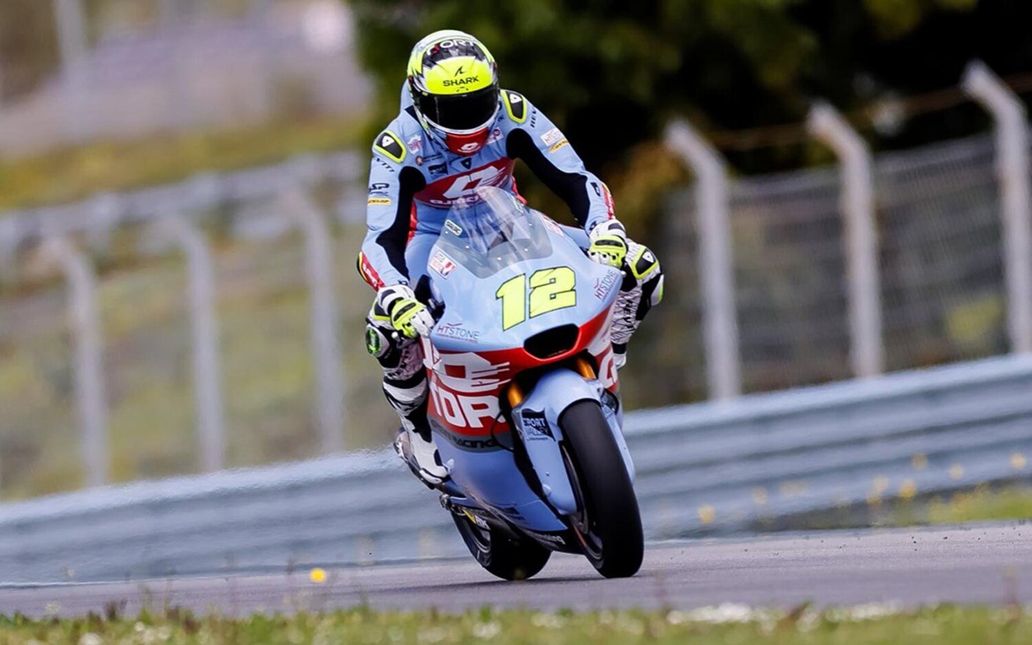 Filip Salac golpea con su primera pole postion