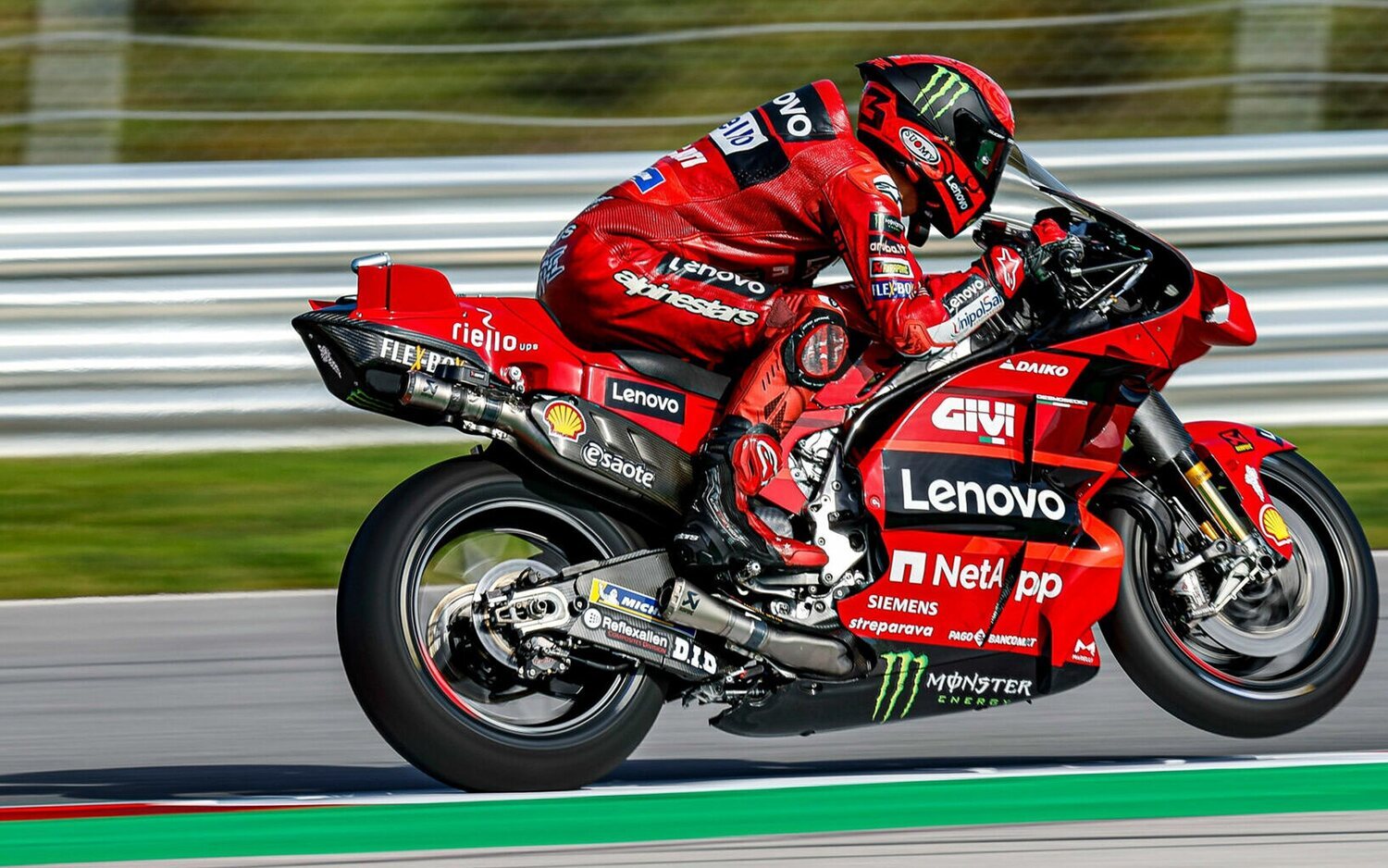 Dominio de Bagnaia en Portimao, Márquez la lía