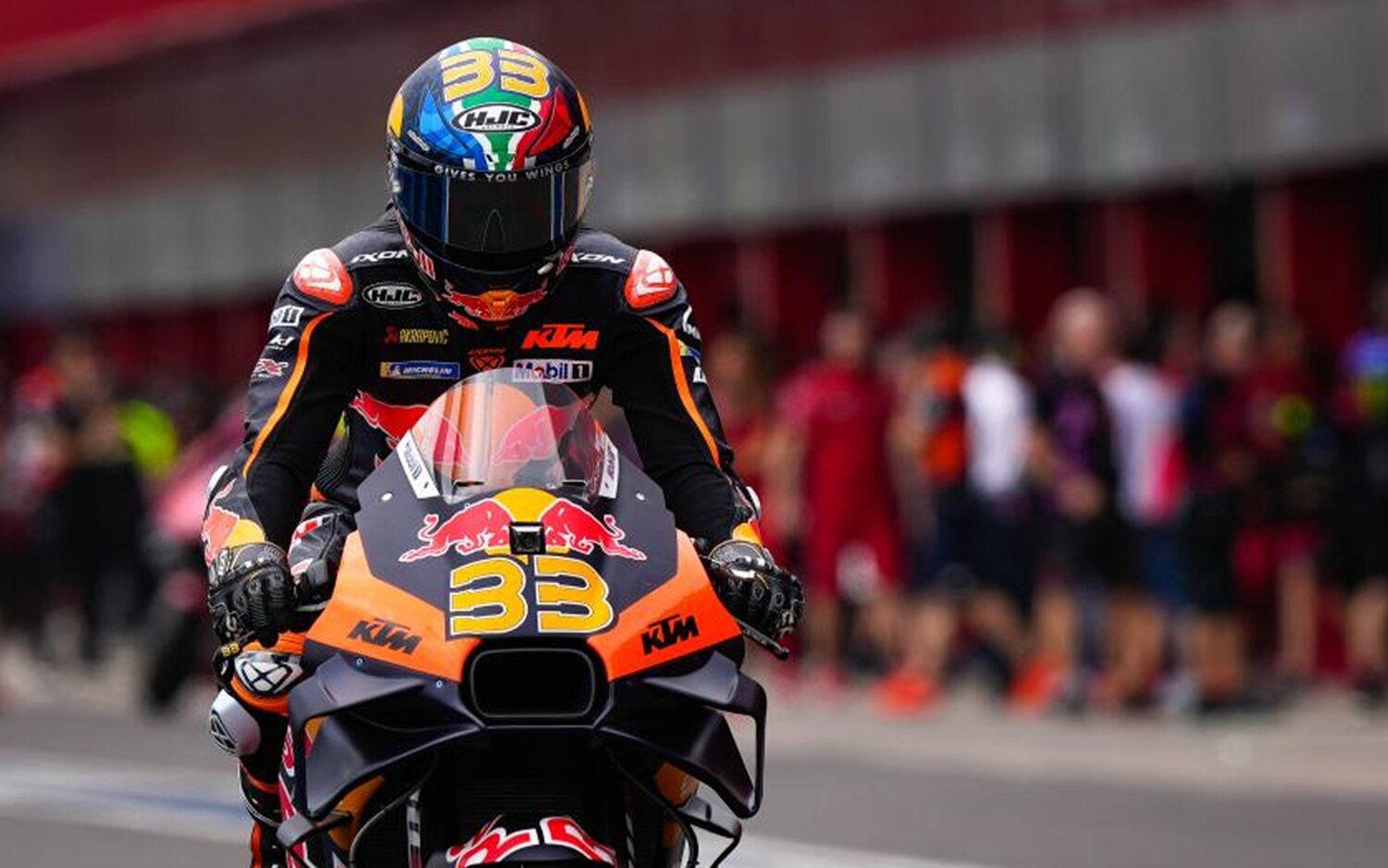 Binder se lleva la Sprint Race con una increíble remontada