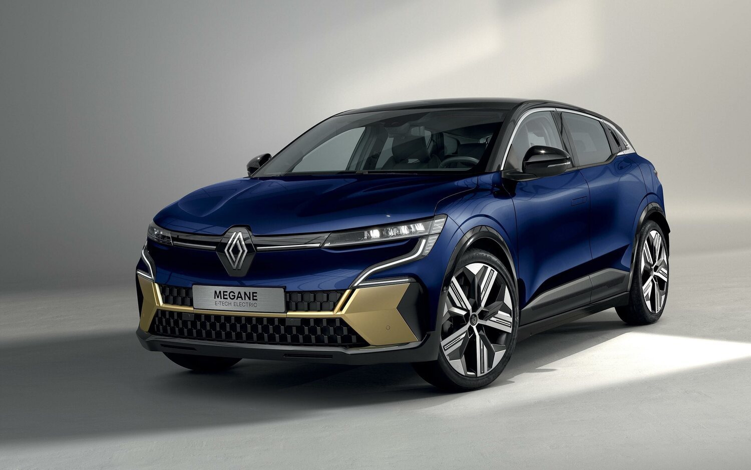 Renault valora rebajar sus coches eléctricos