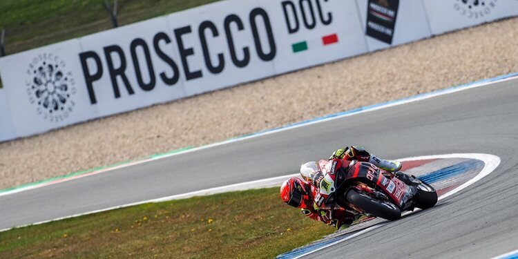 Álvaro Bautista lidera el viernes en Assen