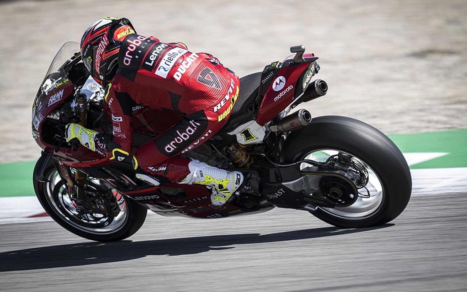 Bautista suma la novena en una Carrera 1 sin rival