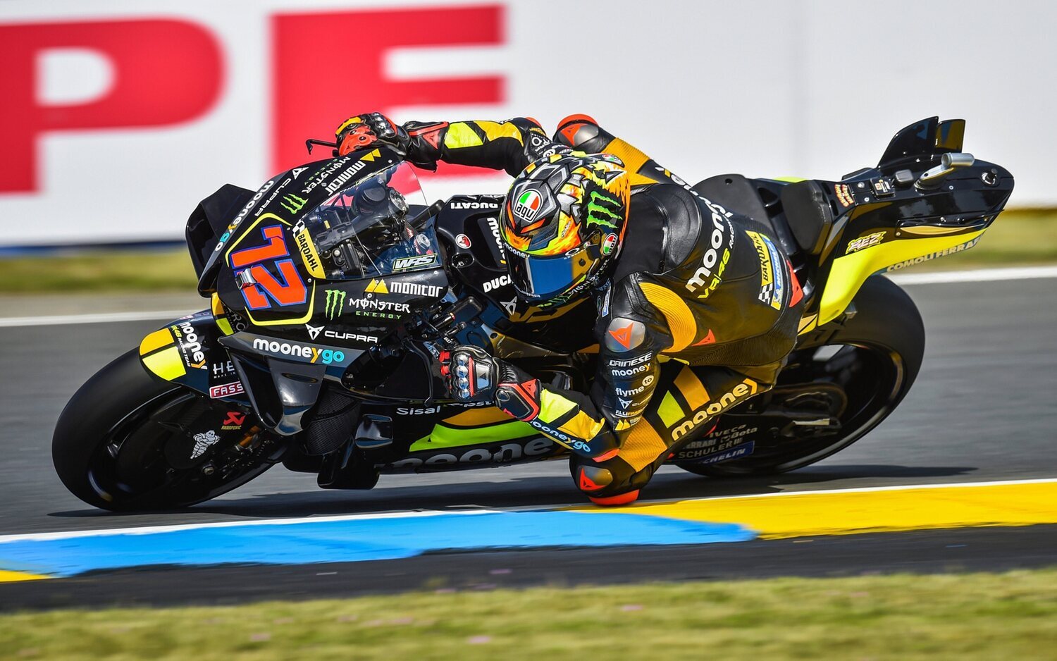 Gana Marco Bezzechi una carrera accidentada en Le Mans