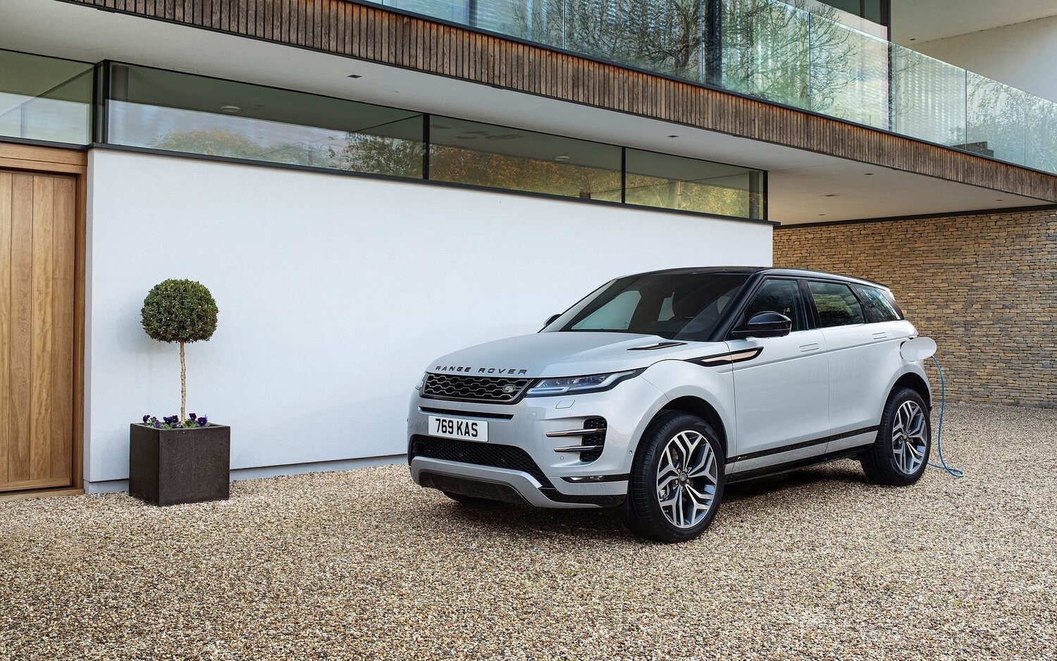 JLR llega con un claro mensaje revolucionario y de lujo