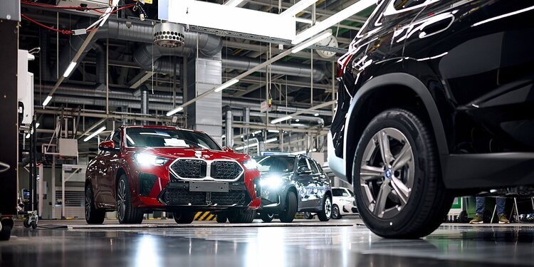 BMW se moderniza y emplea la Inteligencia Artificial con el iX2