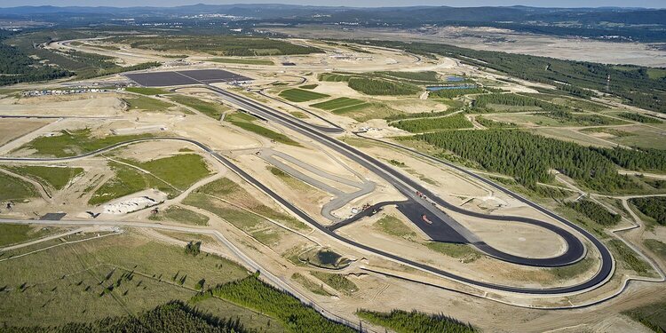 BMW y Mercedes se unen en la carrera eléctrica