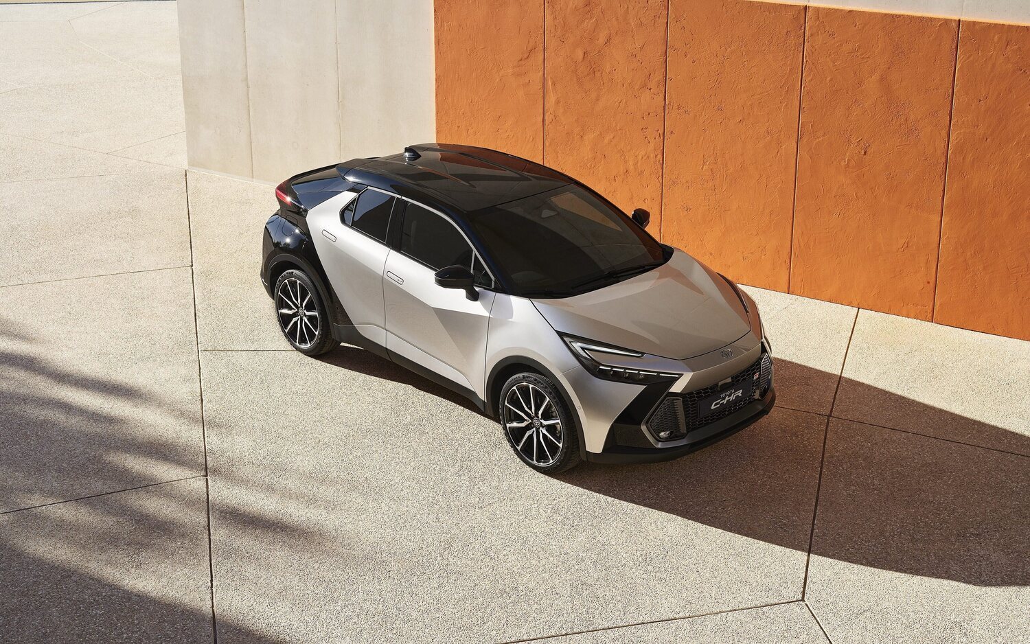 Toyota no descansa y el C-HR Plug-In llega a España