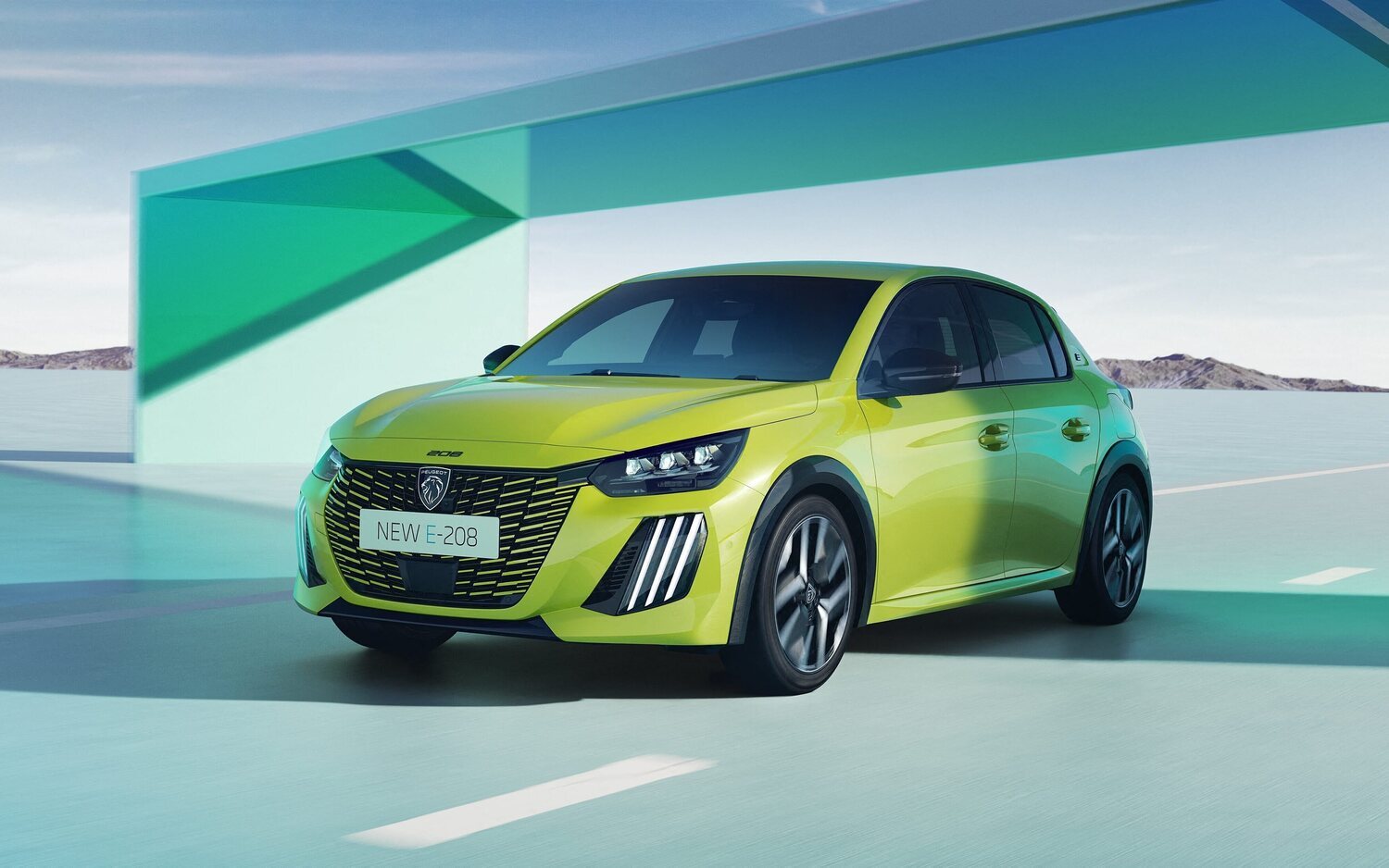 Peugeot E-208, un coche renovado y agresivo
