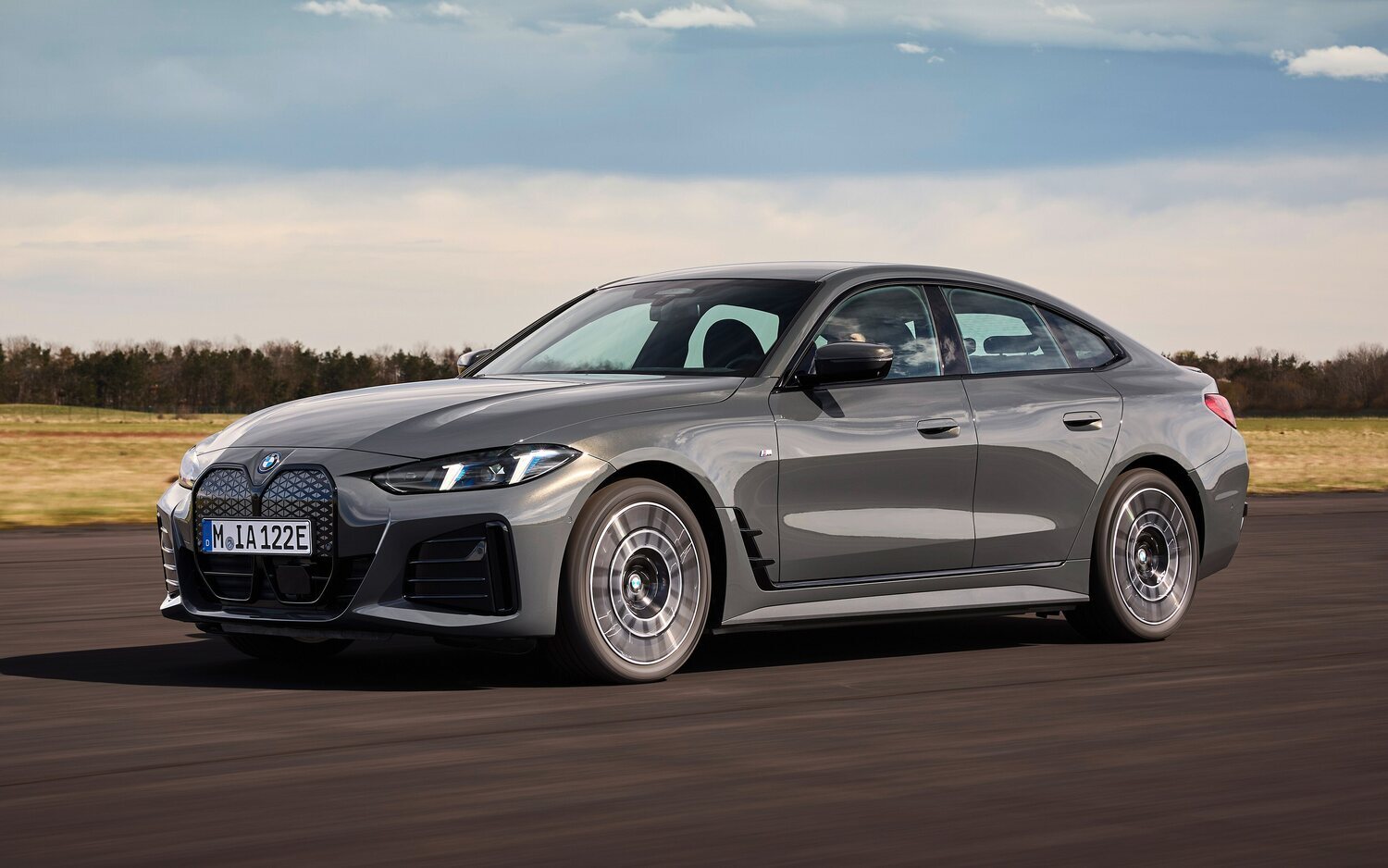 BMW i4 cambia a mitad de ciclo por completo