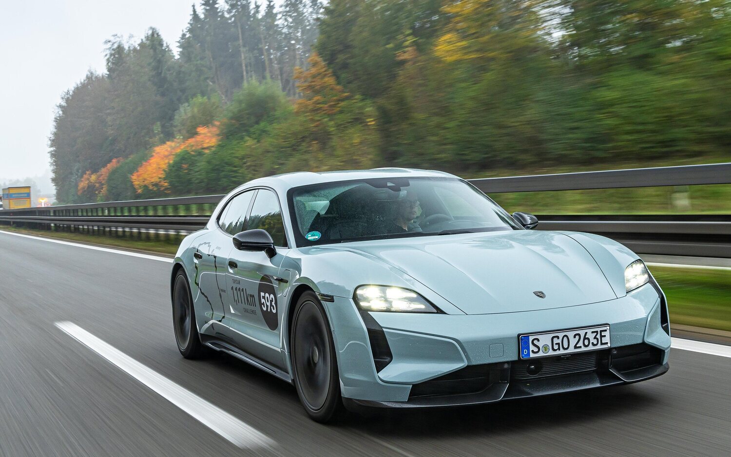 Porsche frena su apuesta total por el eléctrico y abraza de nuevo los híbridos