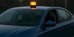 Las redes, en contra de la luz de emergencia V16 de la DGT y a favor del triángulo. ¿Quién lleva la razón?