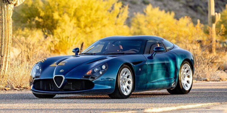 Aparece en el mercado una joya ultra rara: uno de los nueve Alfa Romeo TZ3 Stradale jamás fabricados