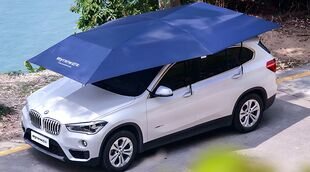 La sombrilla gigante para coches que arrasa en China (y que aquí nos parece de locos)