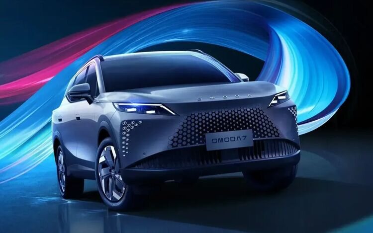 Así es el Omoda 7 SHS: el SUV híbrido enchufable chino que viene a por MG (y lo tiene crudo)