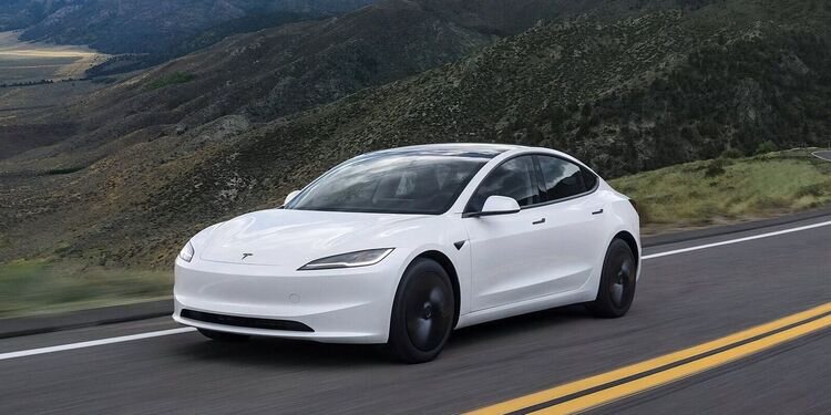 Tesla lanza en Estados Unidos los Model 3 y Model Y Standard: más baratos, sí, pero a costa de perder mucho equipamiento