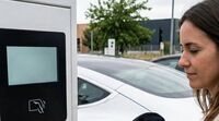 Conducir un coche eléctrico cuesta menos de la mitad de lo que supone uno de diésel